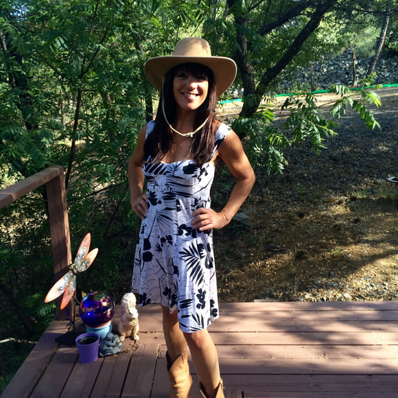 Meet your Posher, Elaine - Picture 2 of 8